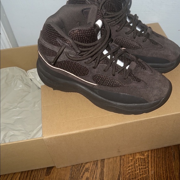 Yeezy Boots Brown Suede Only Worn Twice - Picture 4 of 5